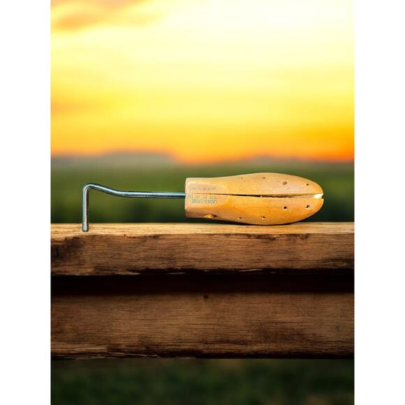 Vintage Wooden Shoe Stretcher-Mold-Ladies Large Size 8-11-Iron Handle-Rustic - Picture 4 of 5
